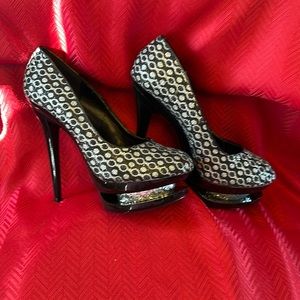 Mona Mia Black & Silver 5.5 “ Platform Heels. Size 9.